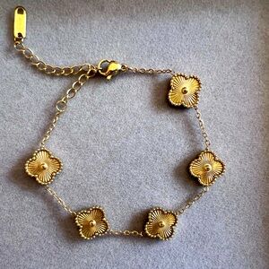 Elegant Gold Flower Bracelet